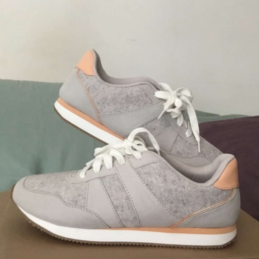 Retro running shoes